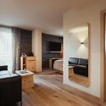 Tofana Cortina Hotel