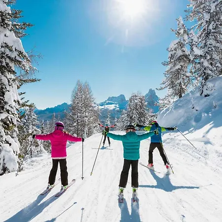 Tofana Cortina 5* Pocol