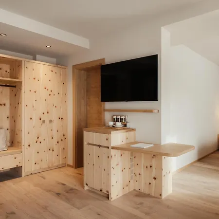 Tofana Cortina Hotel 5*