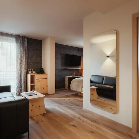 Tofana Cortina Hotel