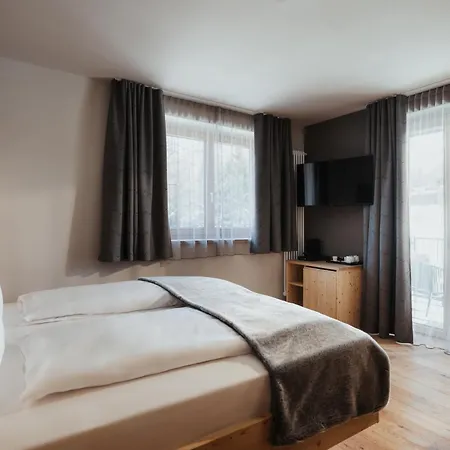Tofana Cortina Hotel